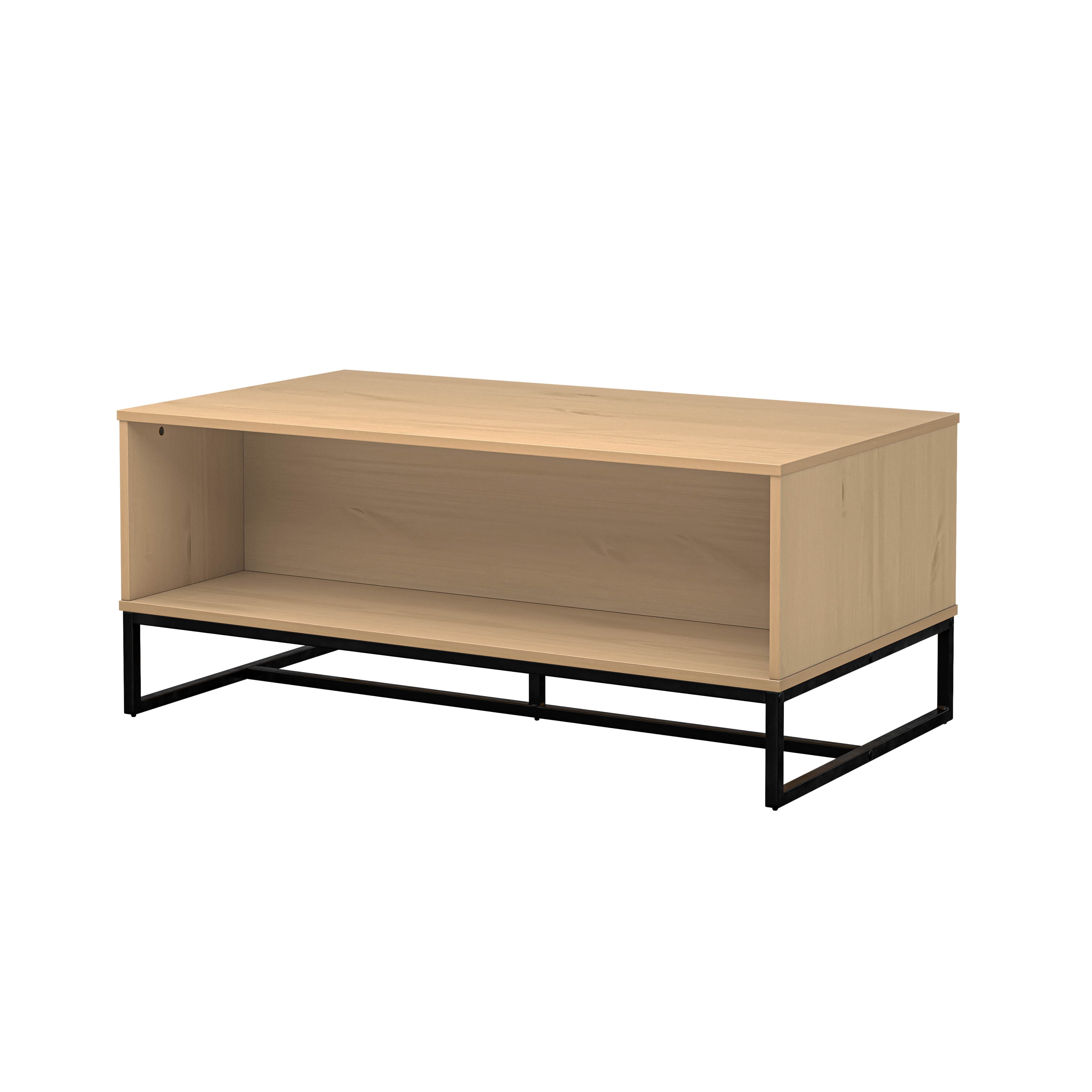 NORDIC LIVING COLLECTION Modernt soffbord tillverkat av massiv furu, lackerat i Oak Colori. Stabilt stativ tack vare svart metallram, gott om förvaringsutrymme tack vare den centrala hyllan.