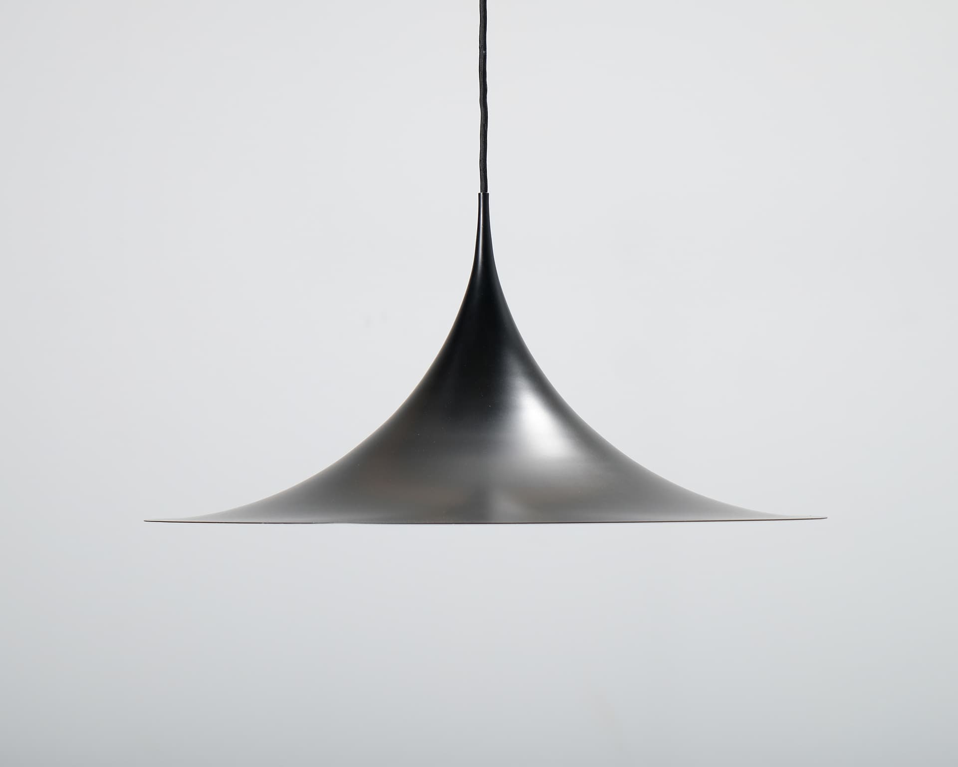 Gubi Semi pendellampa ø 60 cm svart
