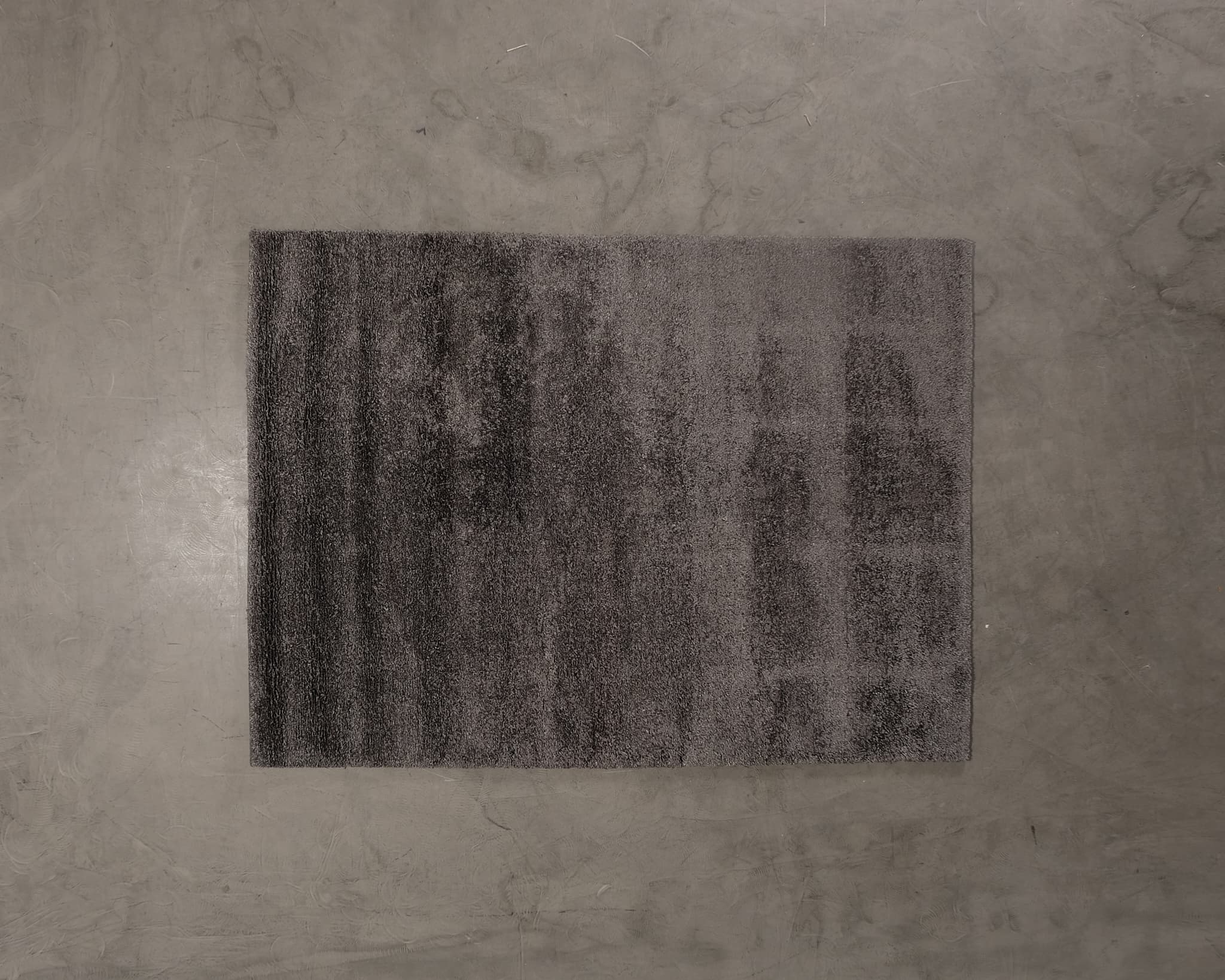 Roots Living Long Pile Viscose matta 170 x 240 cm mörkgrå