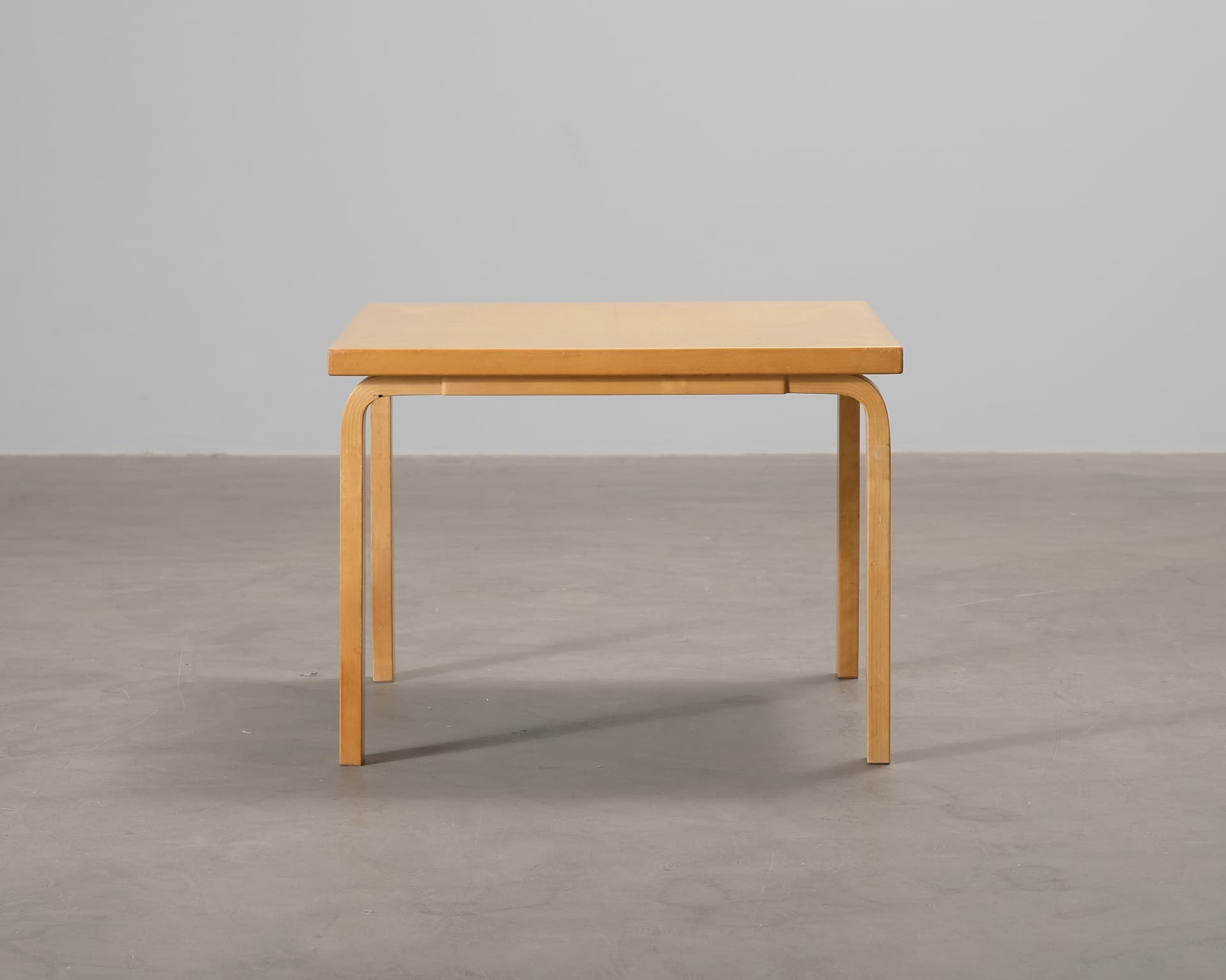 Artek Aalto 81C soffbord 75 x 75 cm björk
