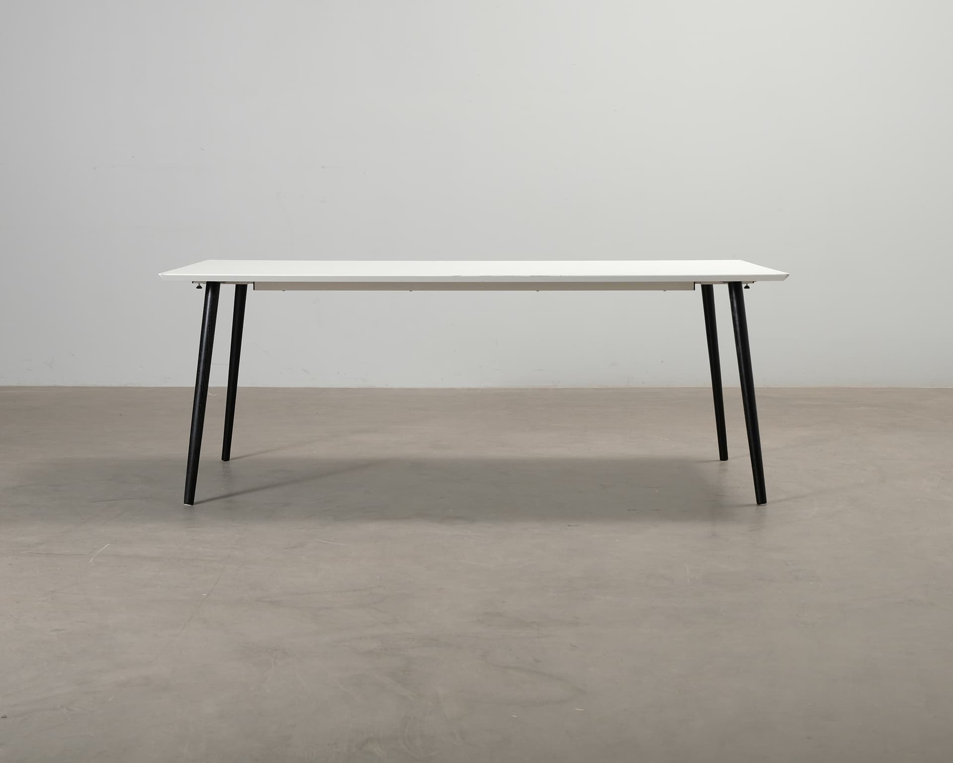 Sofacompany Allie matbord vit / svart