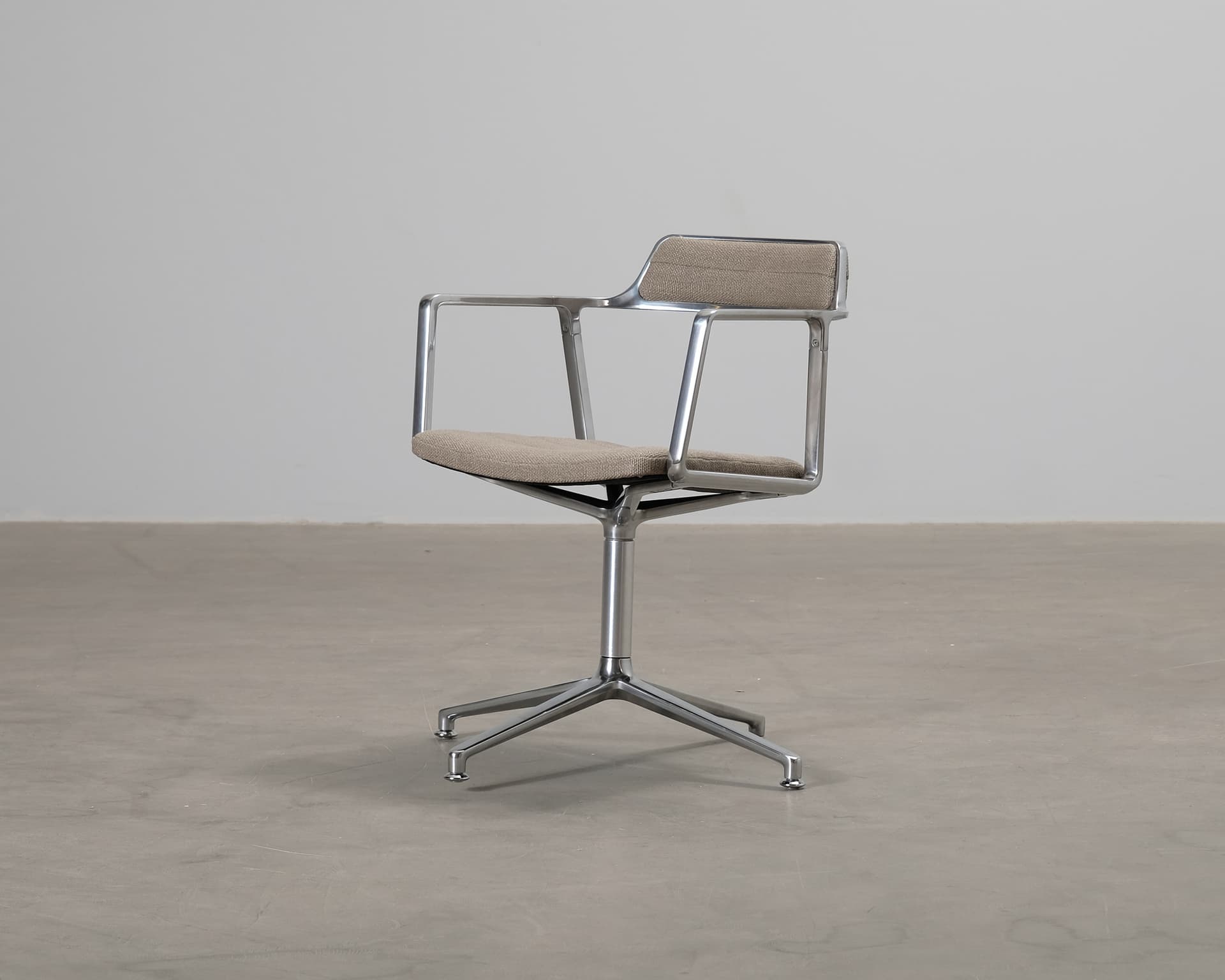 Vipp 453+ kontorsstol ljusbrun / aluminium
