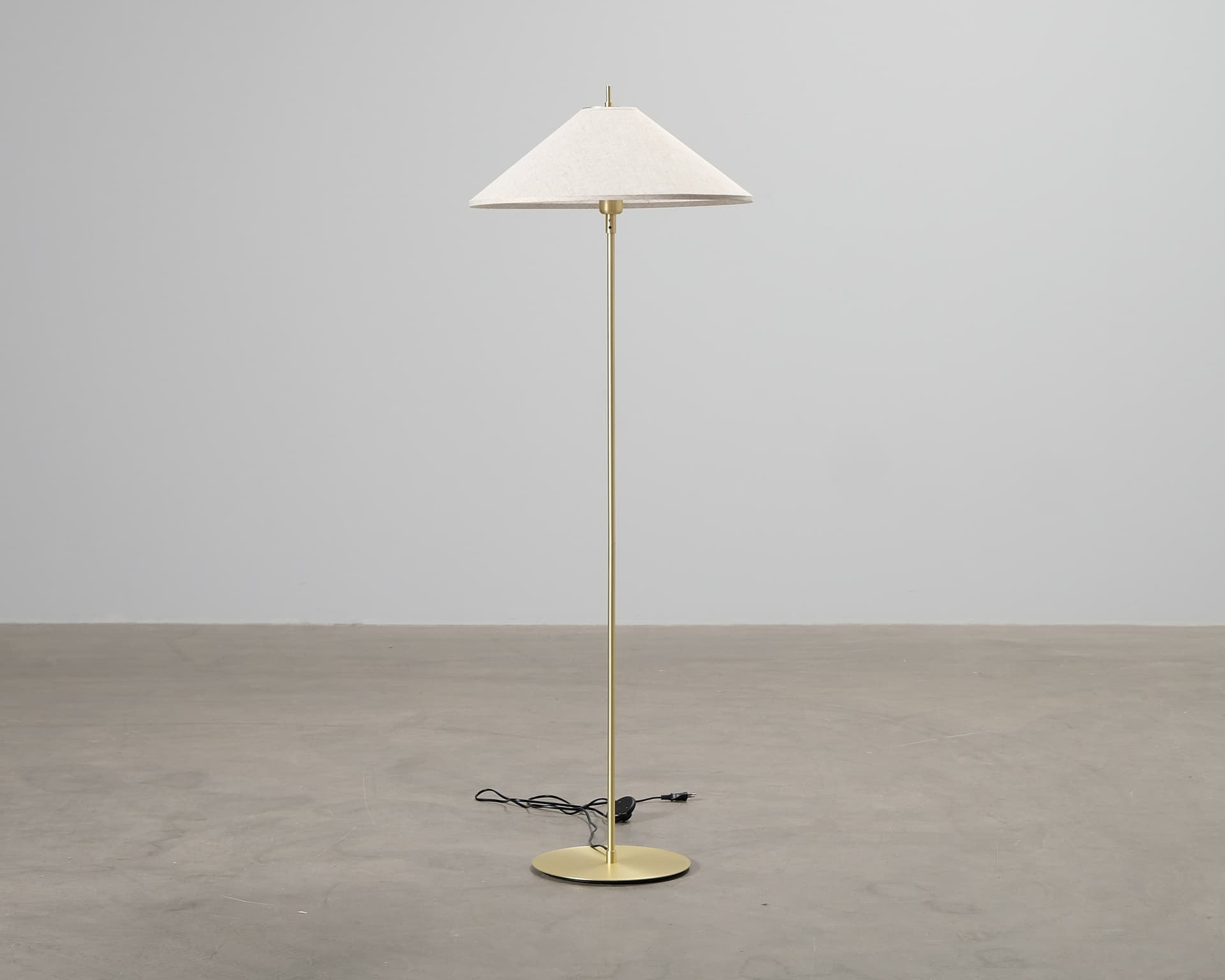 Edgeform Tafta golvlampa Natural