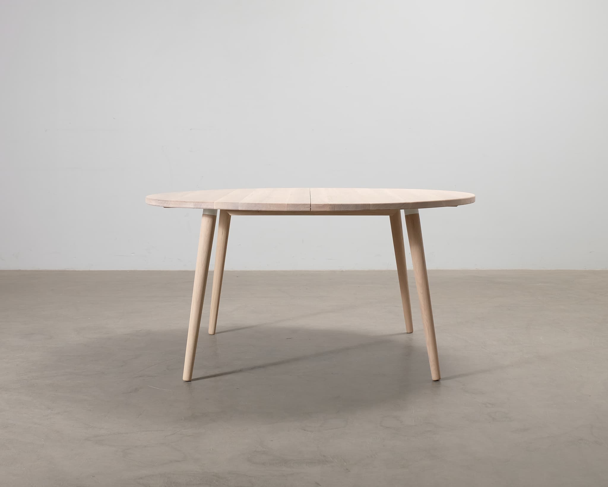 FeelDesign Tyra matbord ø 130 cm ek