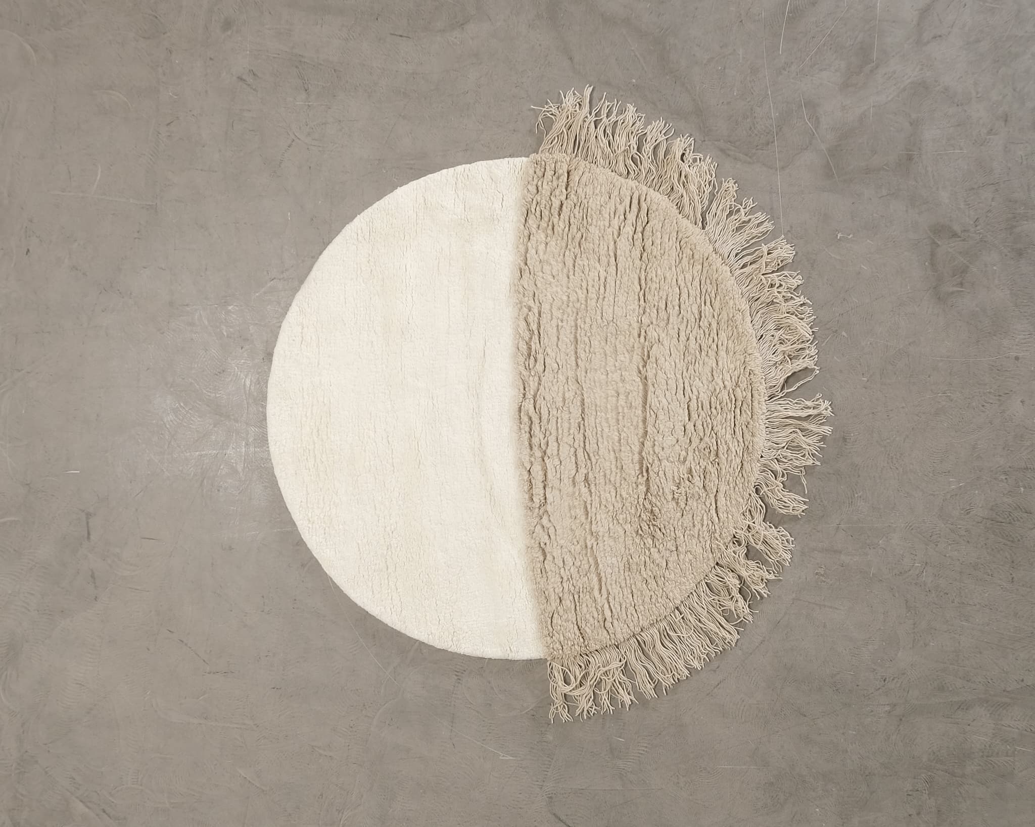 Woven Works Arc ullmatta ø 120 cm vit / beige