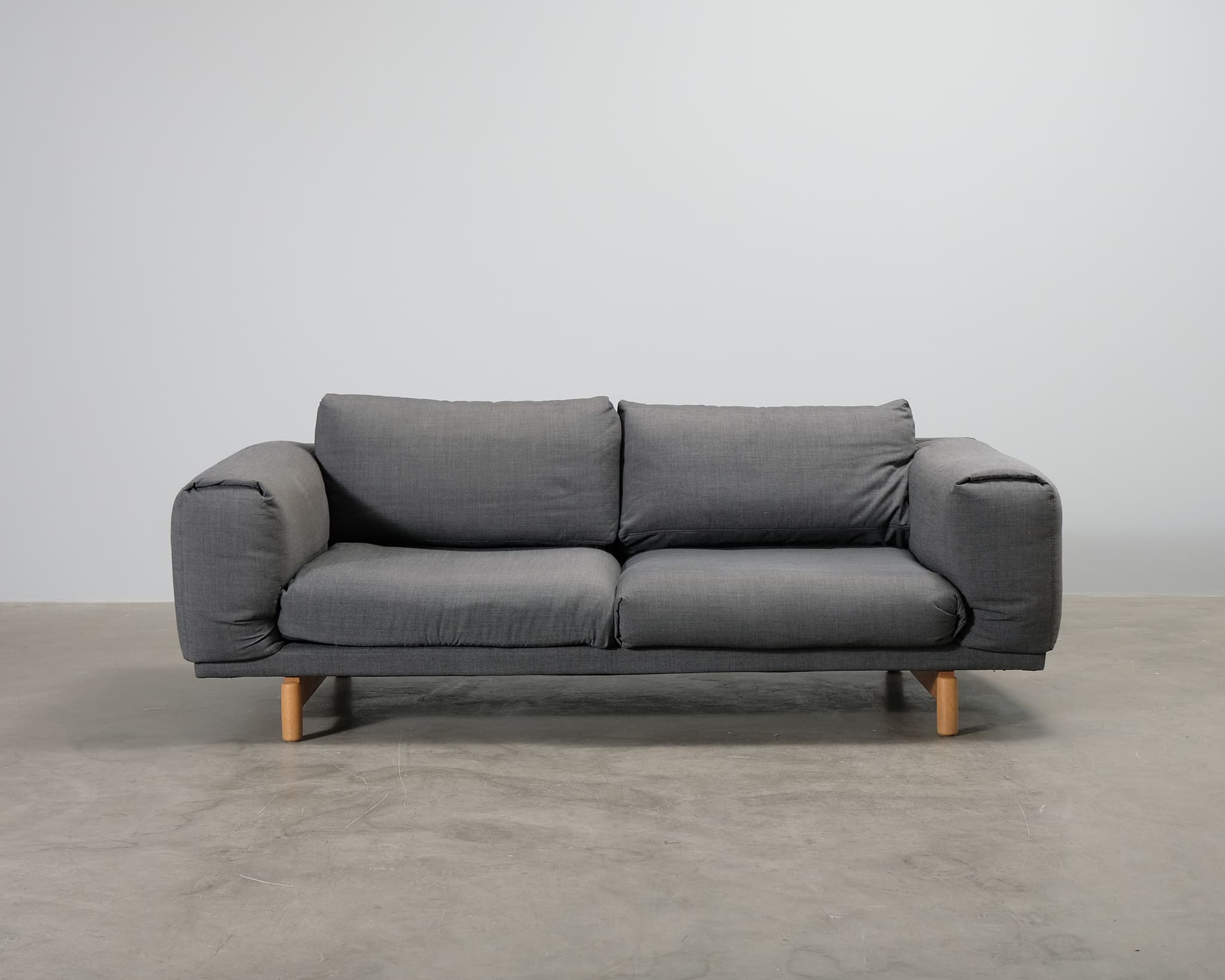 Muuto Rest 2-sits soffa grå