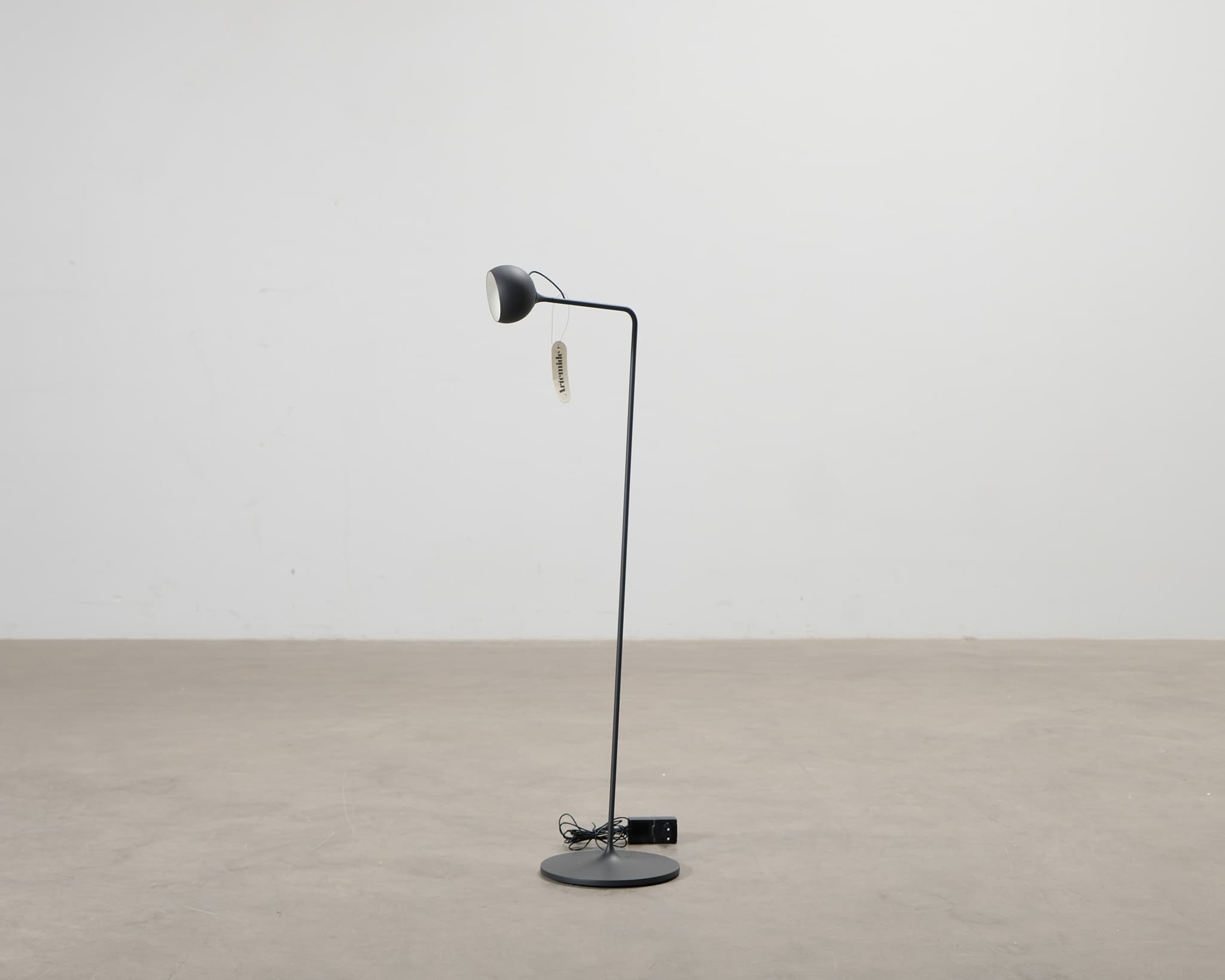 Artemide Ixa golvlampa antracit