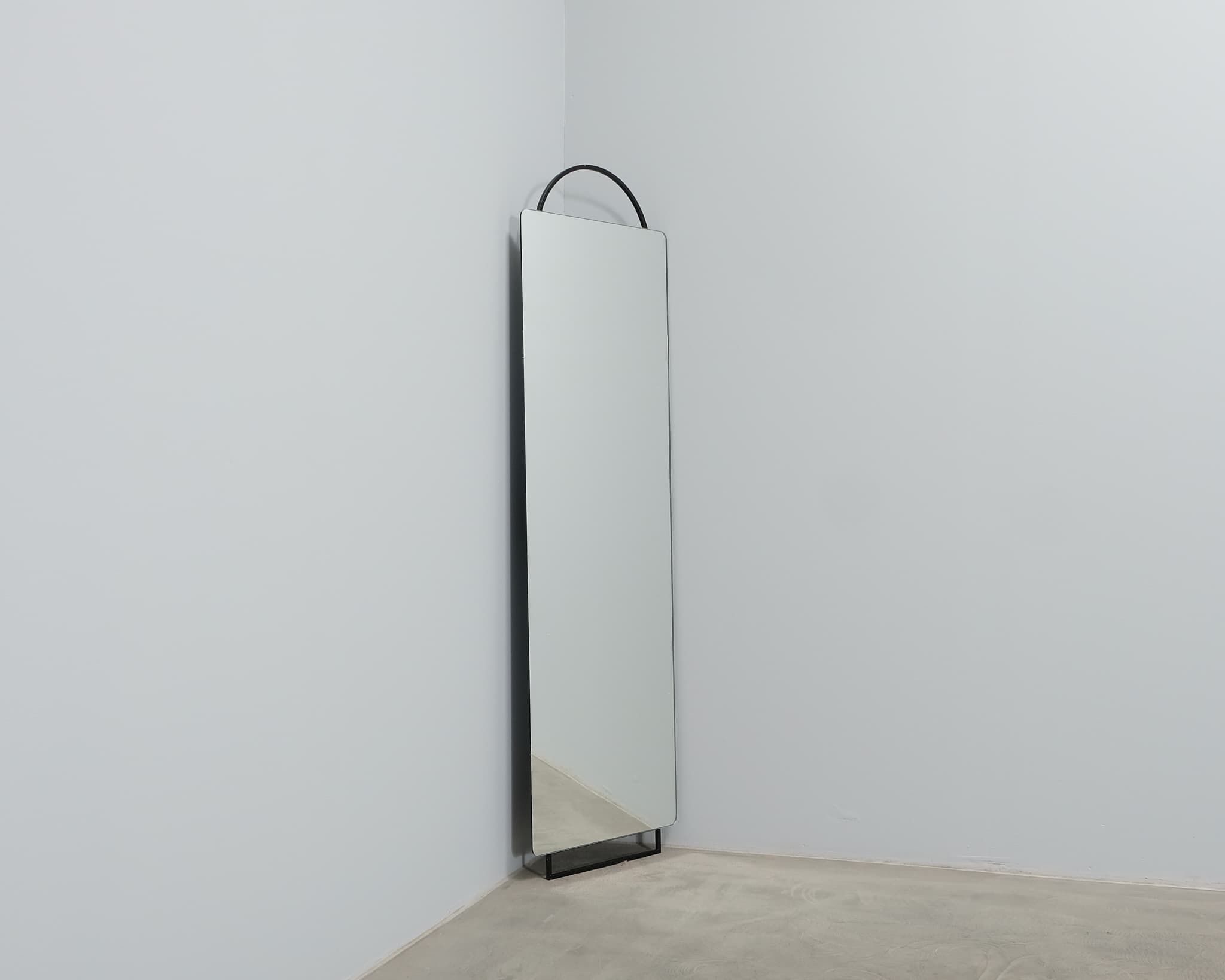 Ferm Living Adorn spegel svart