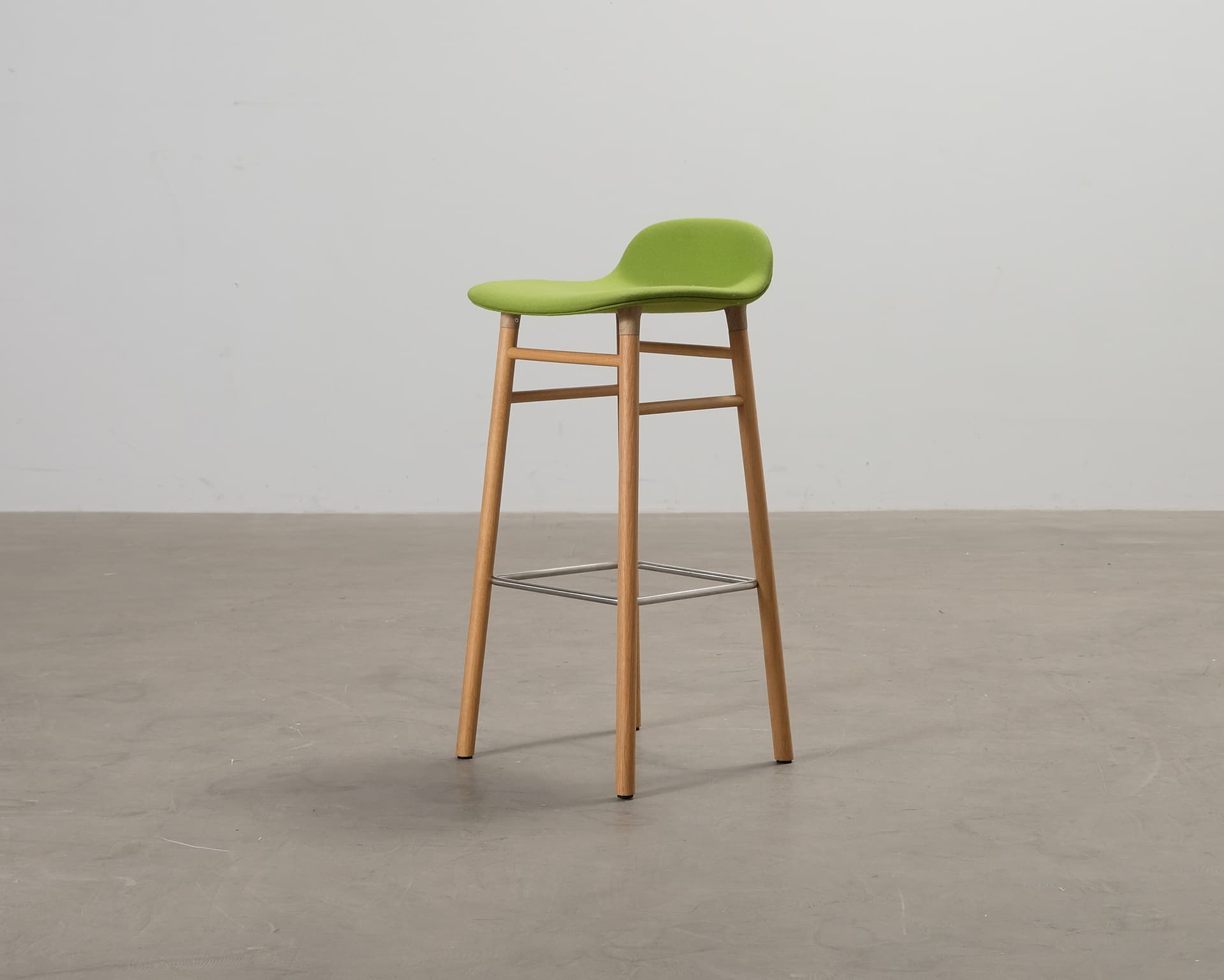 Normann Copenhagen Form 75 cm barstol grön