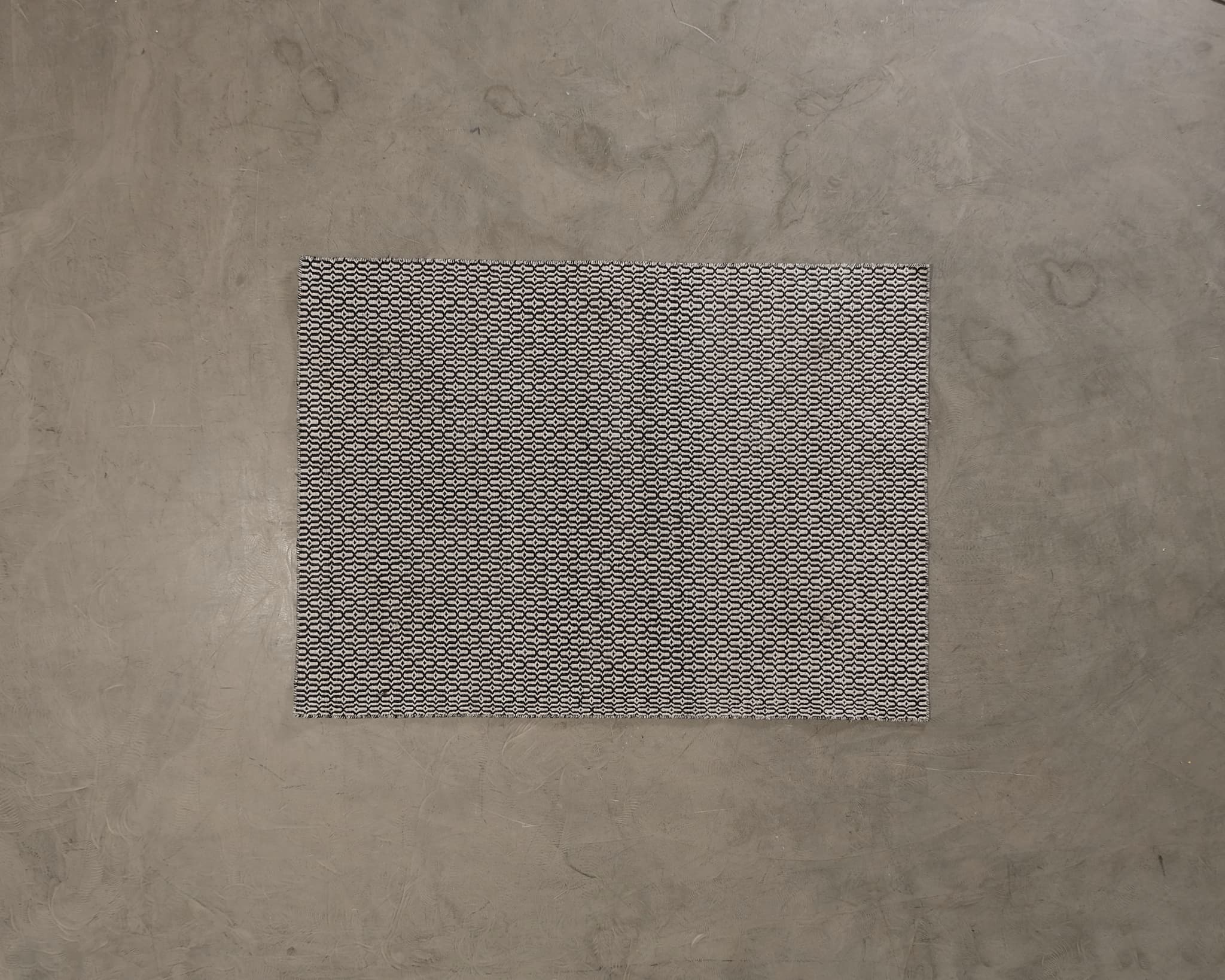 Linie Design Tile ullmatta 140 x 195 cm svartvit