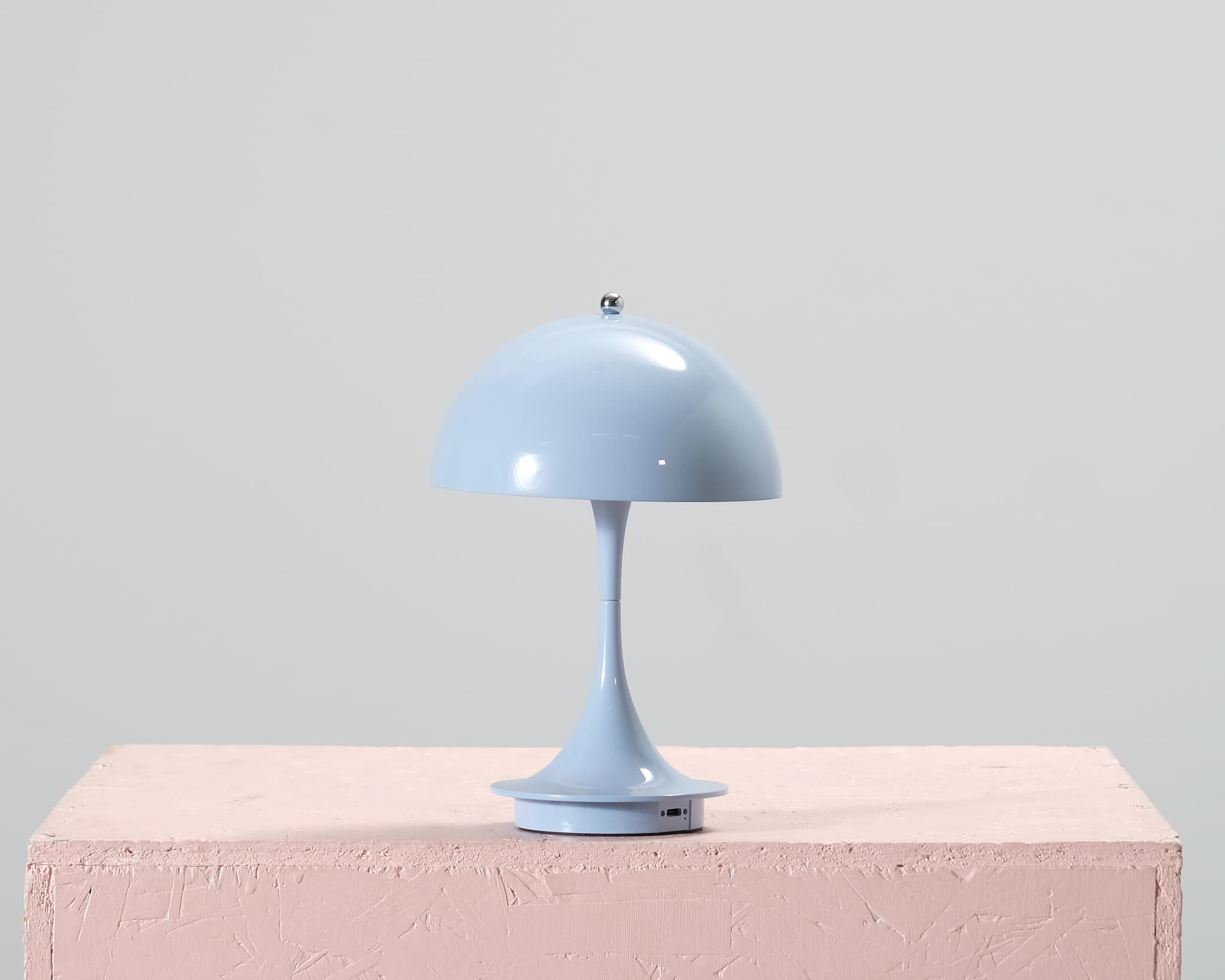 Louis Poulsen Panthella 160 bärbar bordslampa