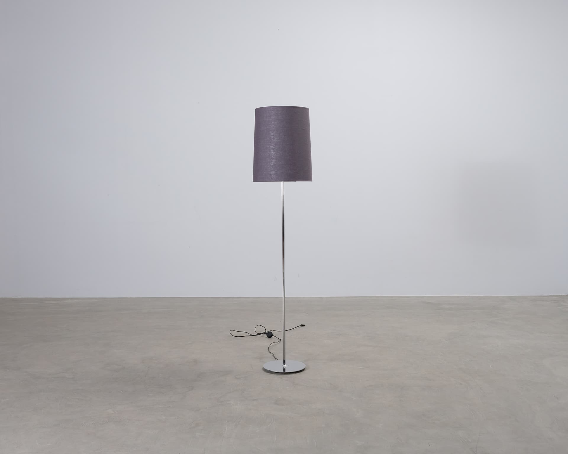 Golvlampa grå