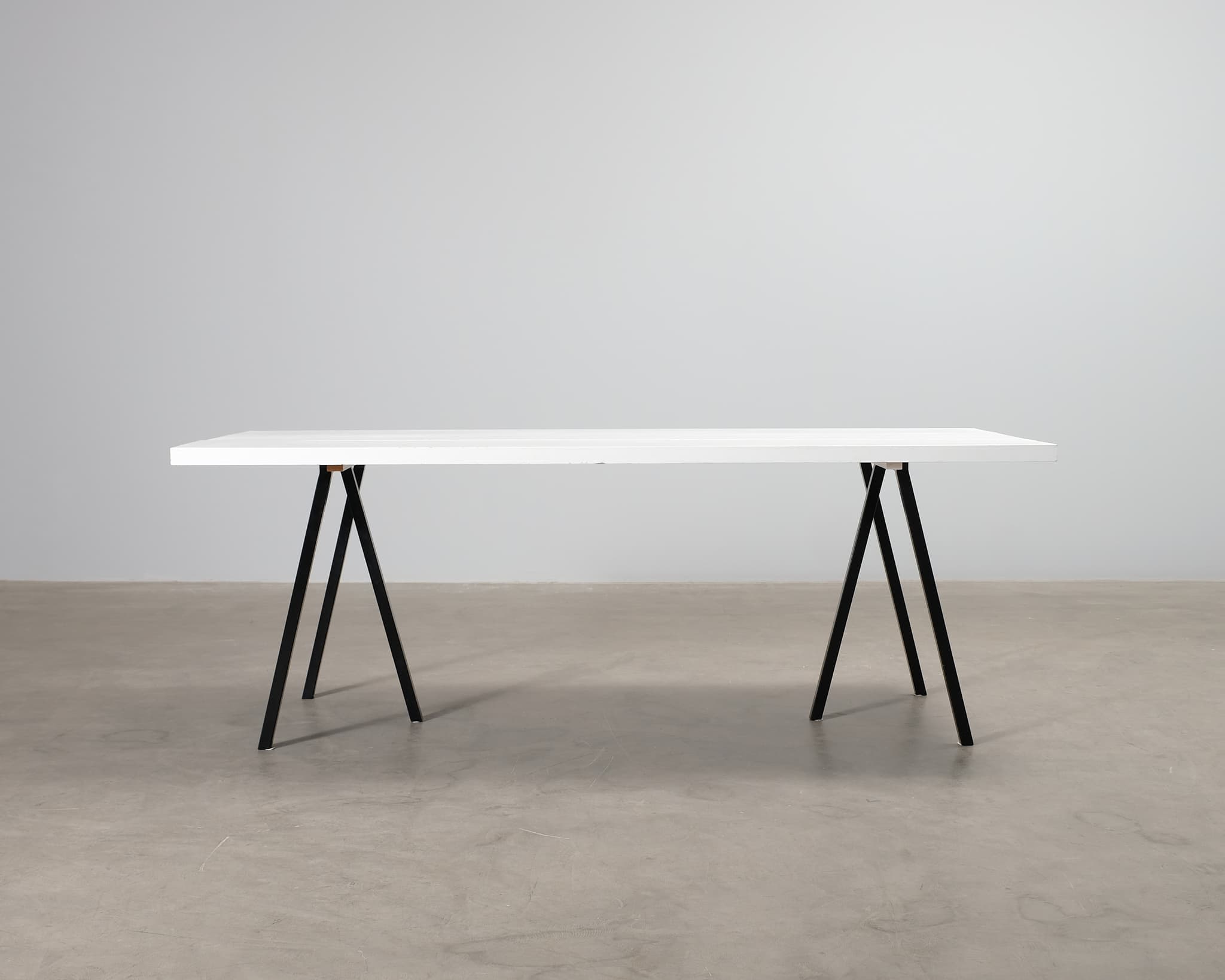 Matbord 210 cm vit / svart