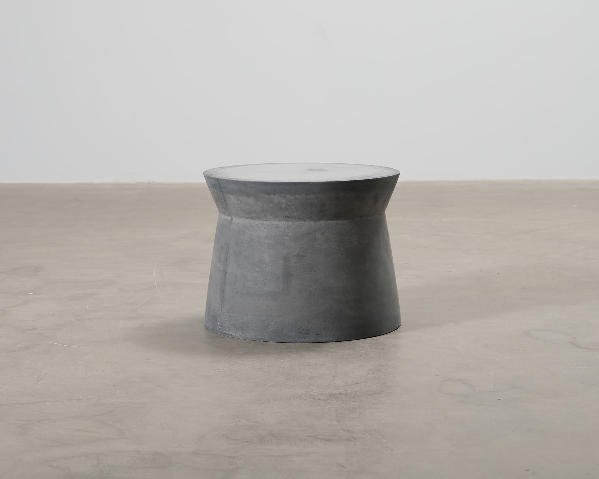 Broste Copenhagen Fiber sidobord Charcoal