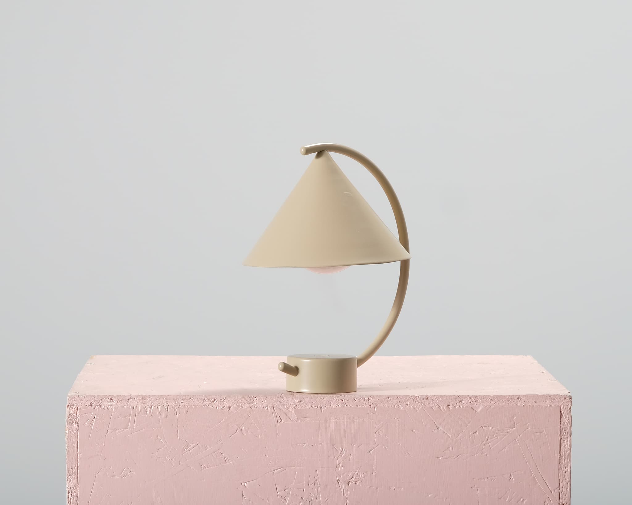 Ferm Living Meridian bordslampa Cashmere