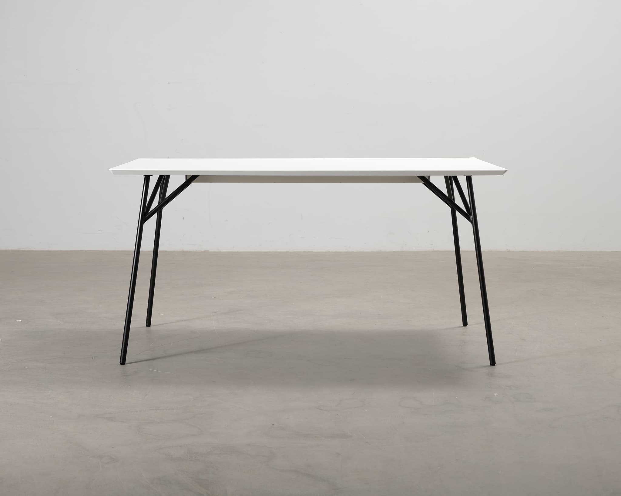 Sofacompany Allie matbord 150 cm vit / svart