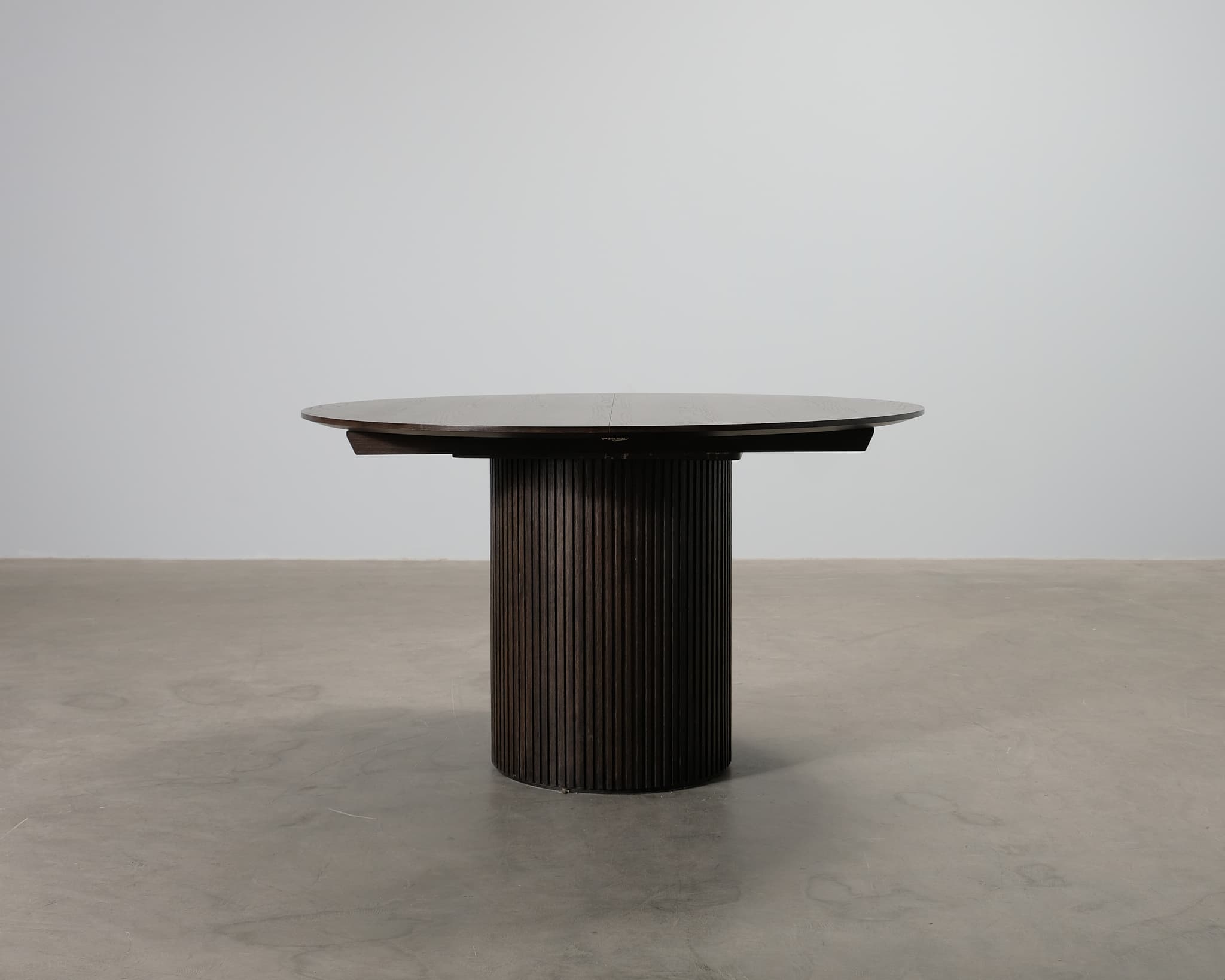 Mio Astrid matbord ø 136 cm mörkbrun