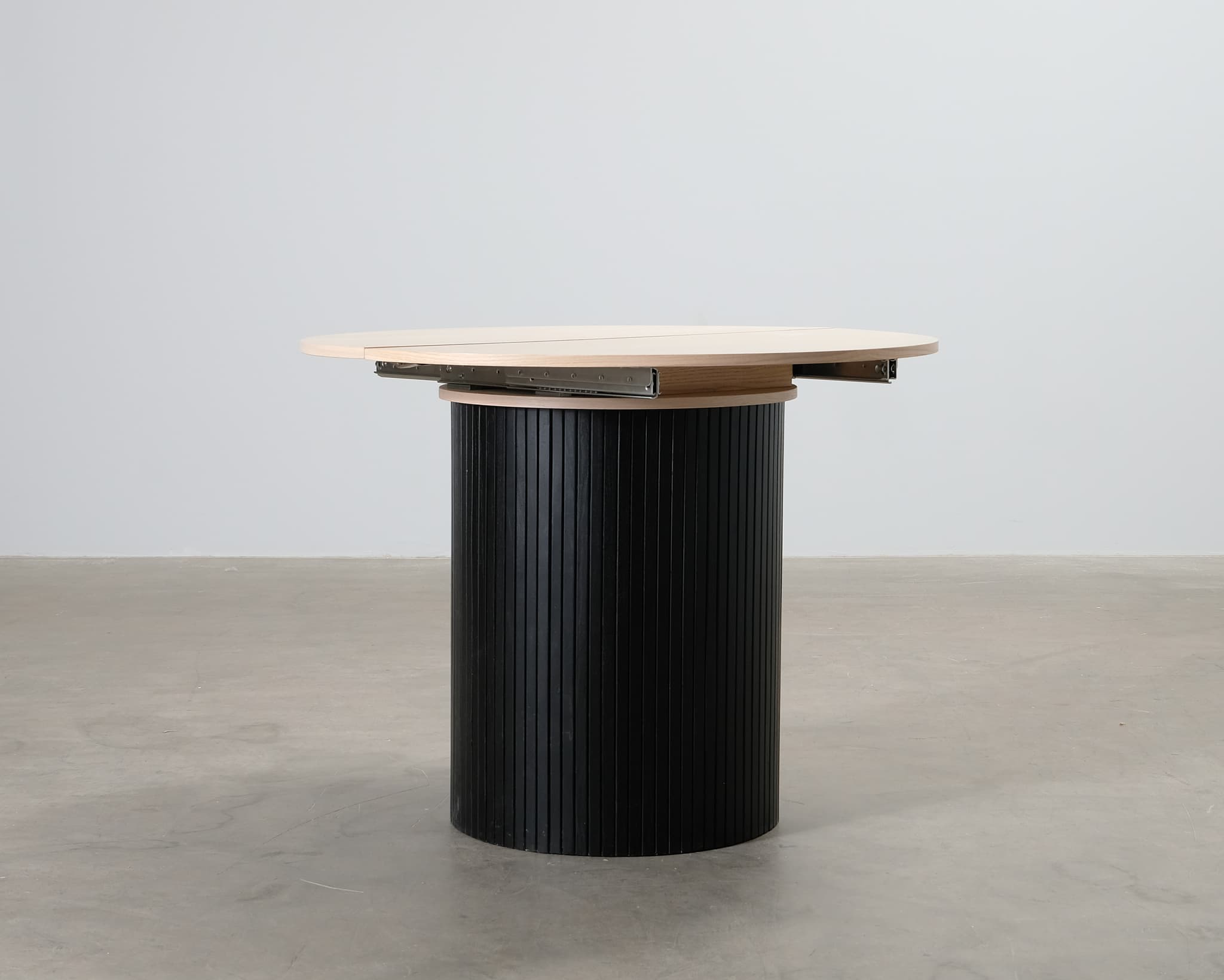 Kopparbo förlängningsbart matbord 106-156 cm