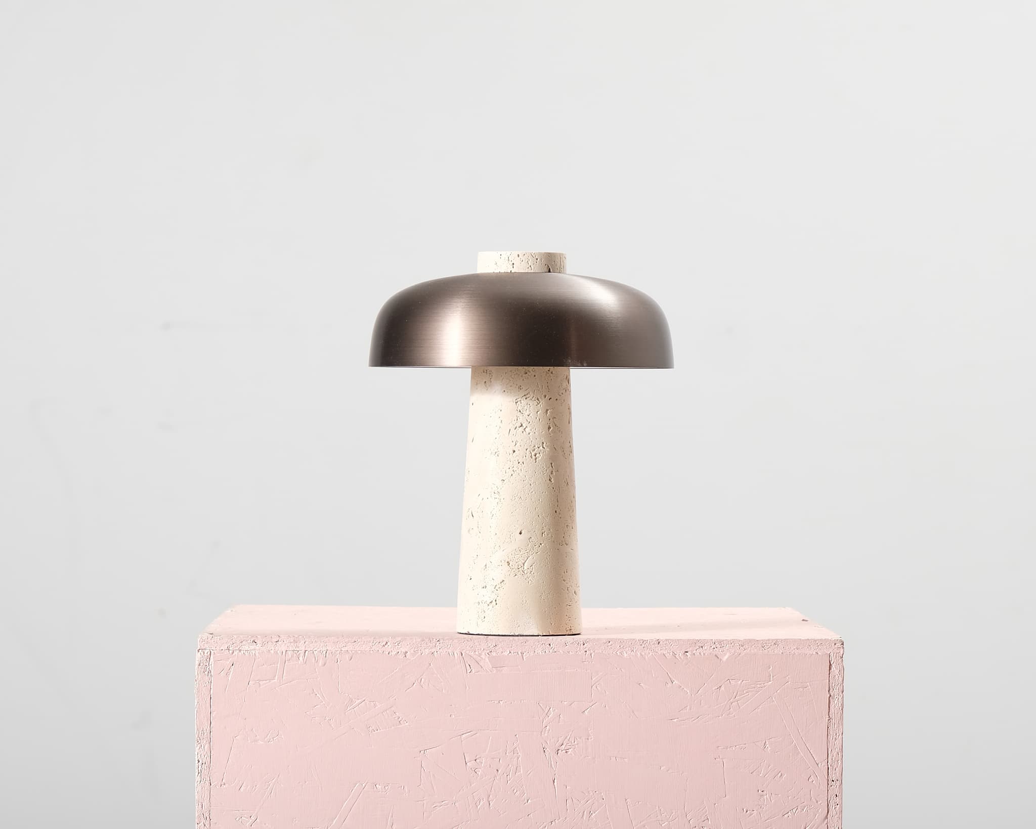 Audo Copenhagen Reverse bordslampa travertin